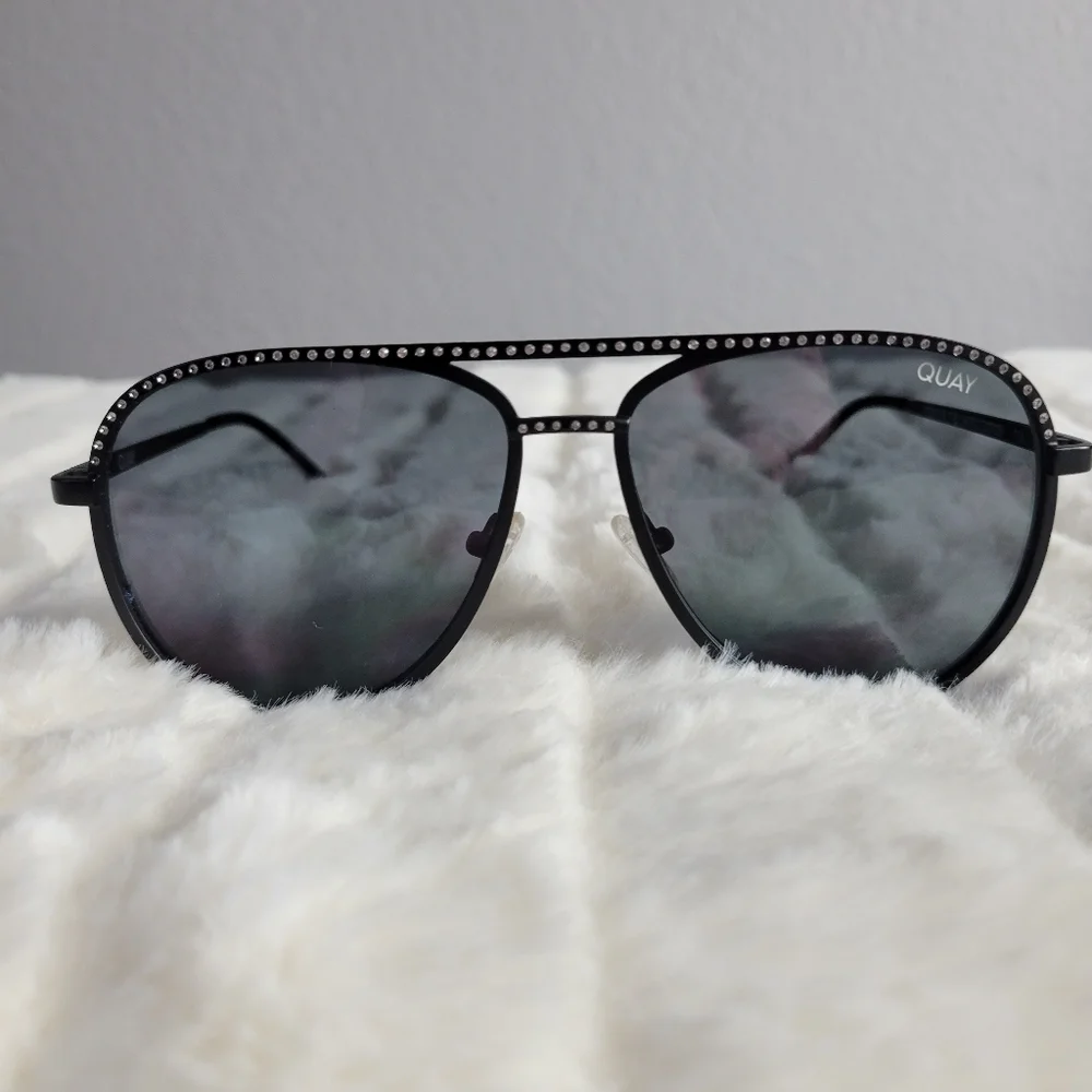 QUAY // ltd ed lizzo luxe rhinestone aviators matte black frame smoke lenses